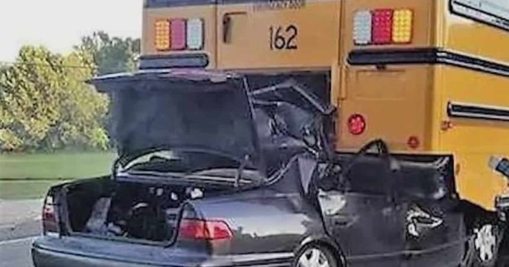 Teen Dies in School Bus Crash